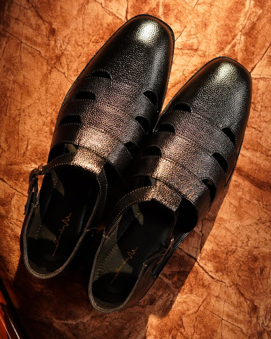 BLACK ITALIAN MILD THREE CUT SANDALS