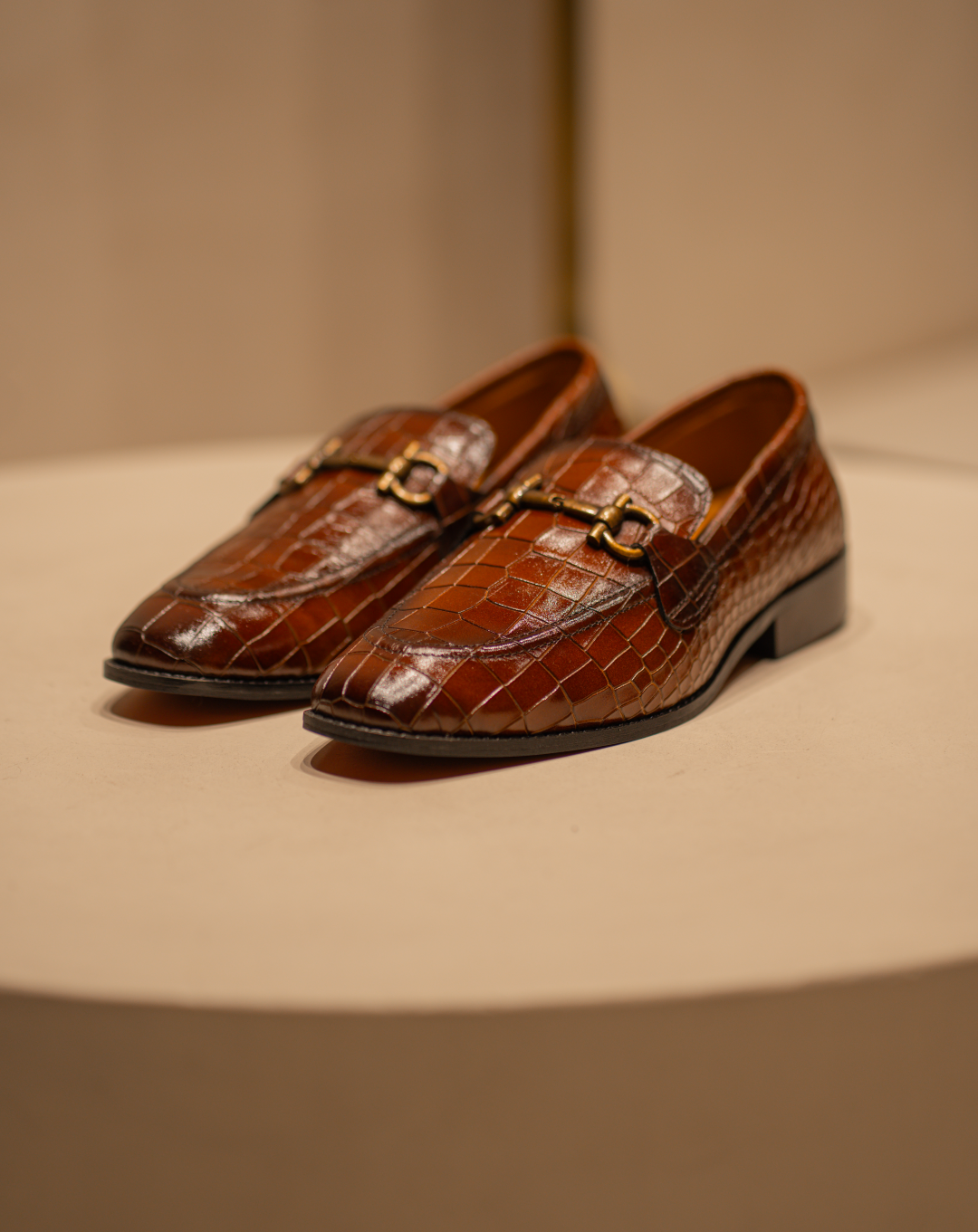 BUCKLE LOAFERS – Timeless Sophistication for Every Occasion