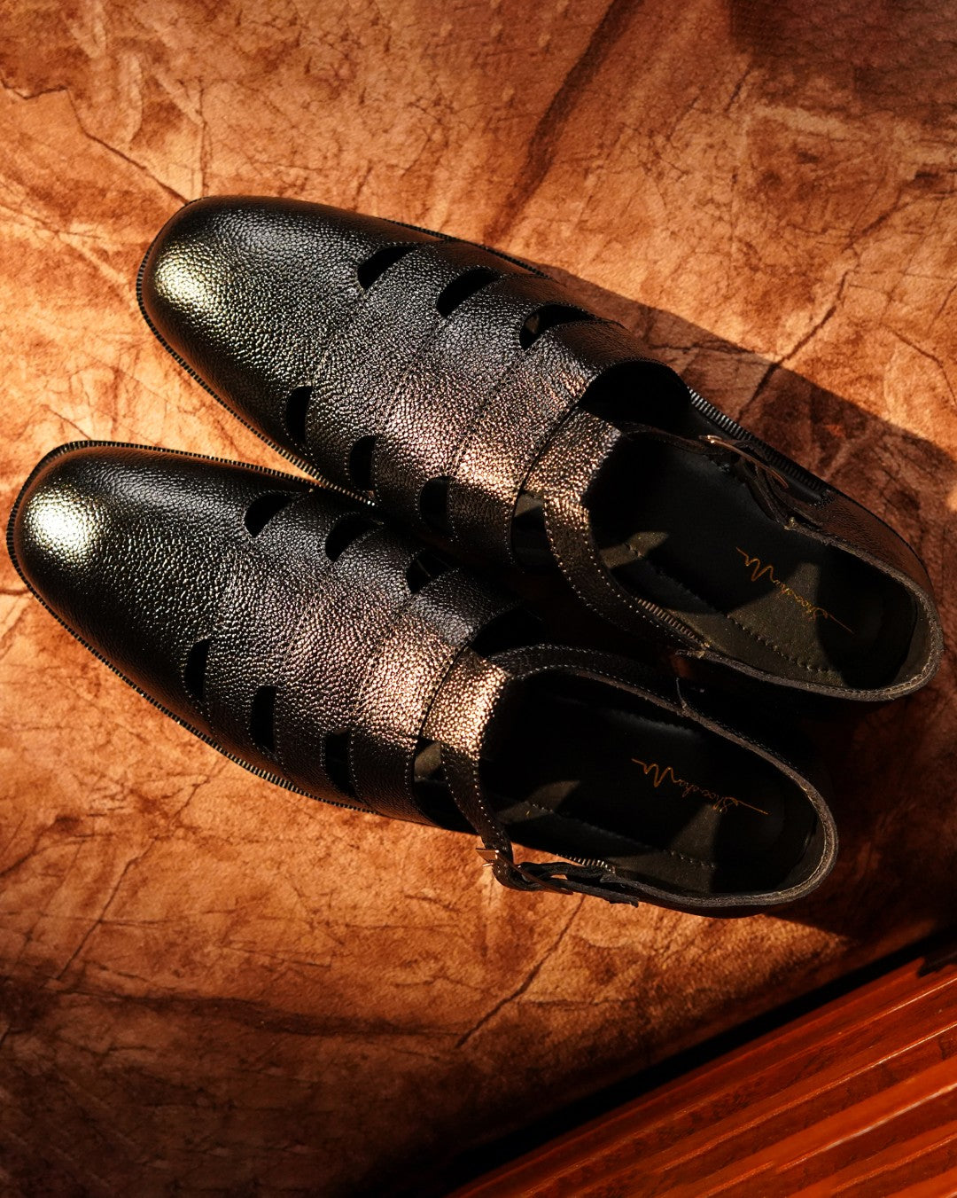 BLACK ITALIAN MILD THREE CUT SANDALS