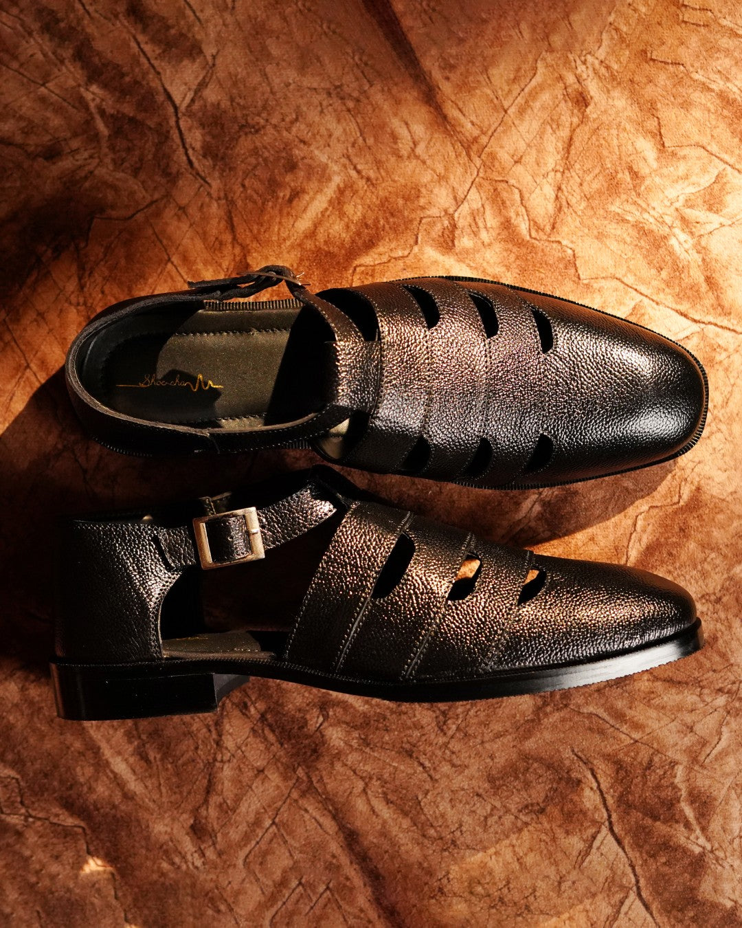 BLACK ITALIAN MILD THREE CUT SANDALS