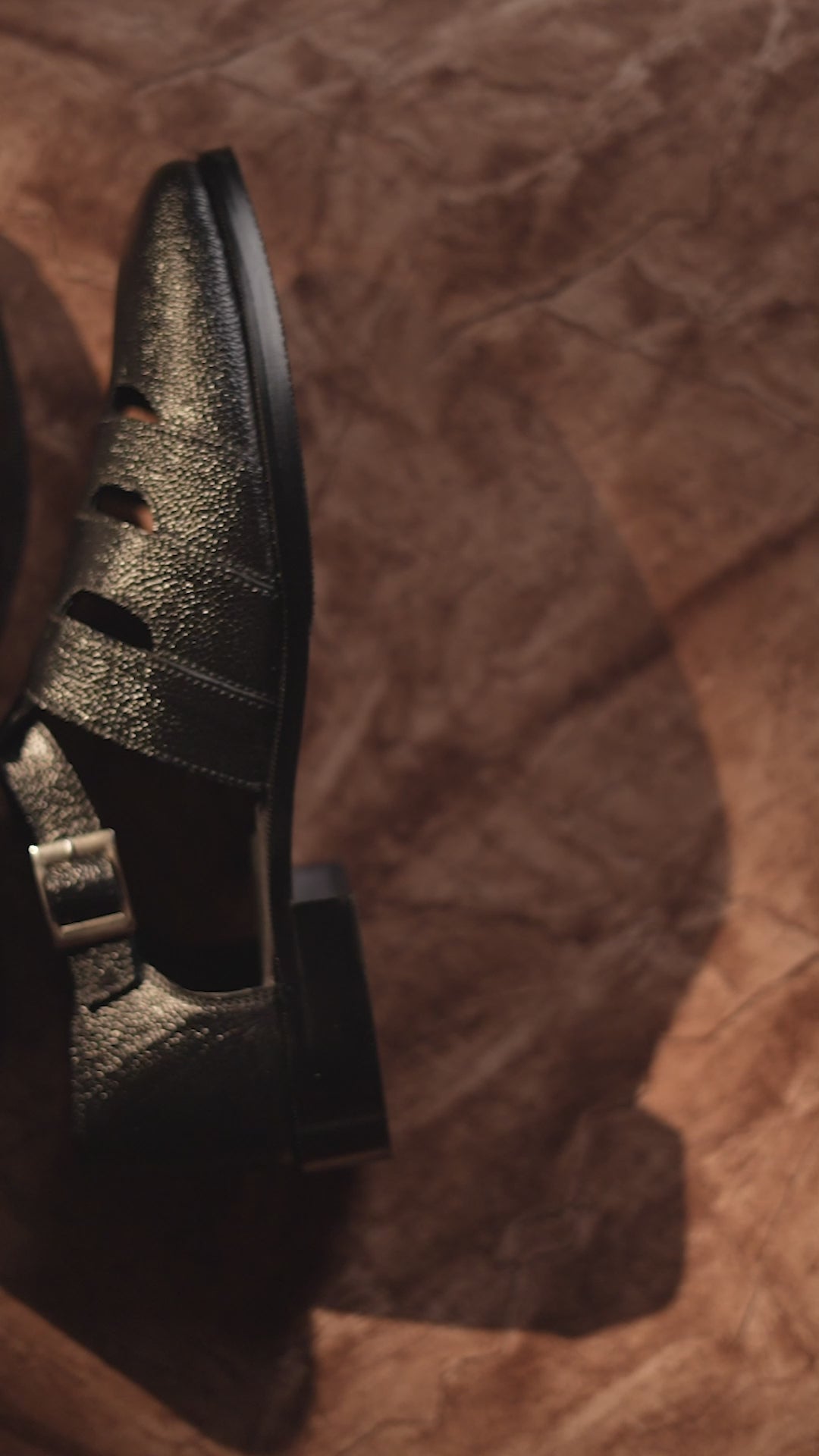 BLACK ITALIAN MILD THREE CUT SANDALS